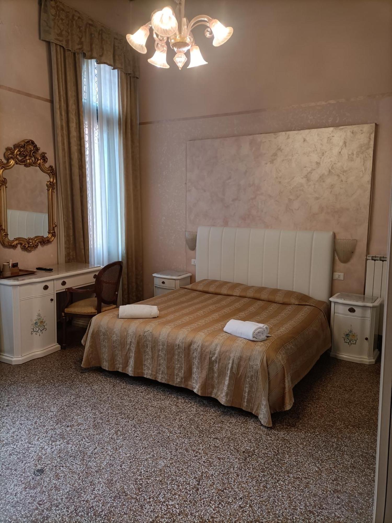Palazzo Lion Morosini - Check In Presso Locanda Ai Santi Apostoli Venecia Exterior foto